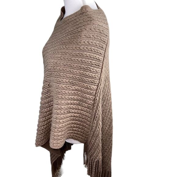 Taupe Tan Pullover Knit Sweater Poncho Fringed One Size Fits Most - Picture 5 of 8